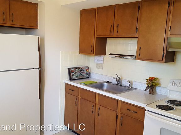 3rd image of 5353 Walsh St APT 2C
