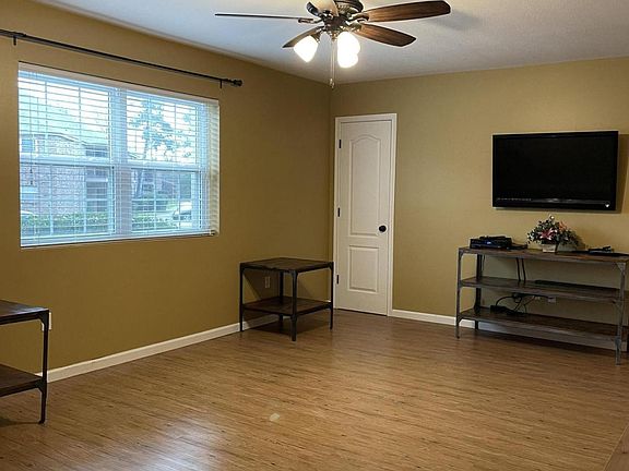 5th image of 3121 Johnston St APT 104
