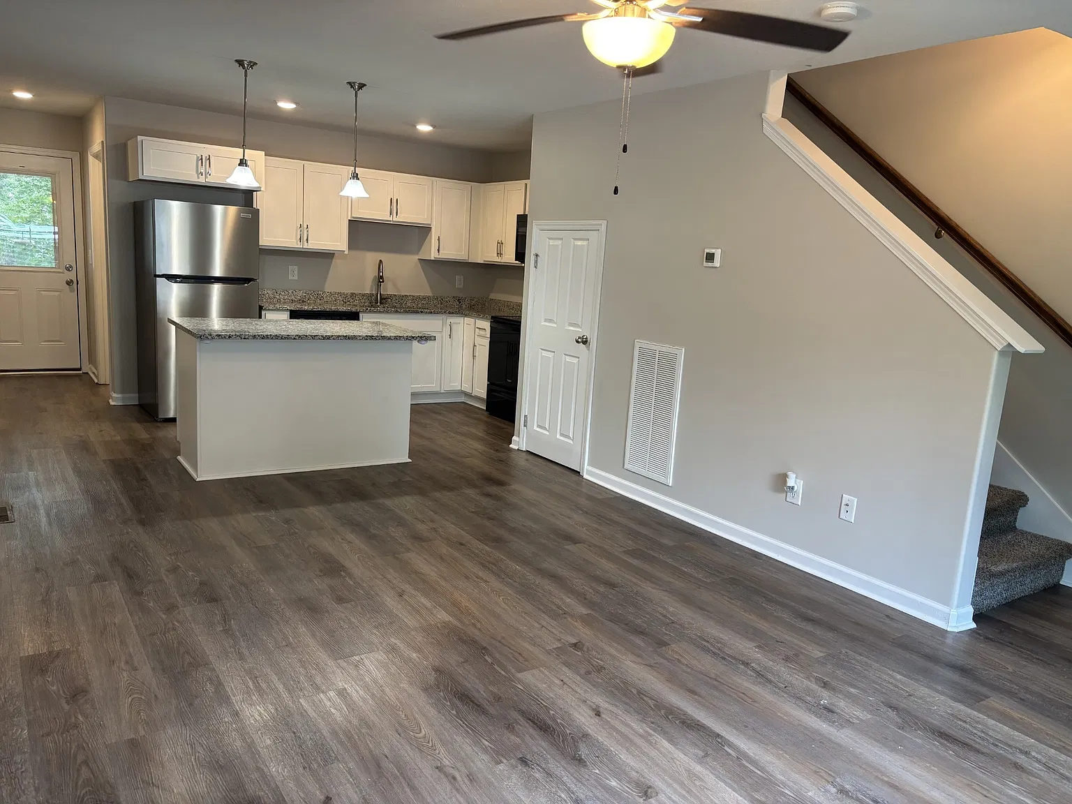 2 bed, 2.5 bath, 1100 sqft, $1,095 — Photo 2