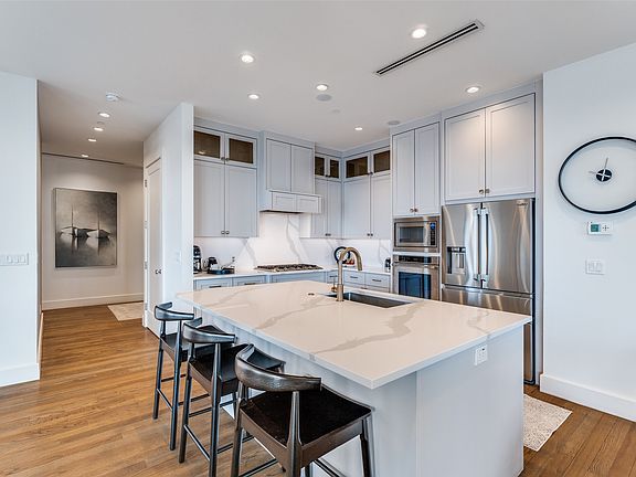 5th image of 2300 Wolf St Unit 9C
