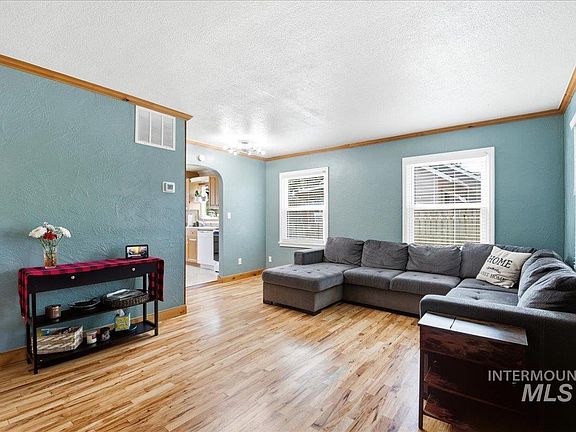 4th image of 2415 Iowa Ave