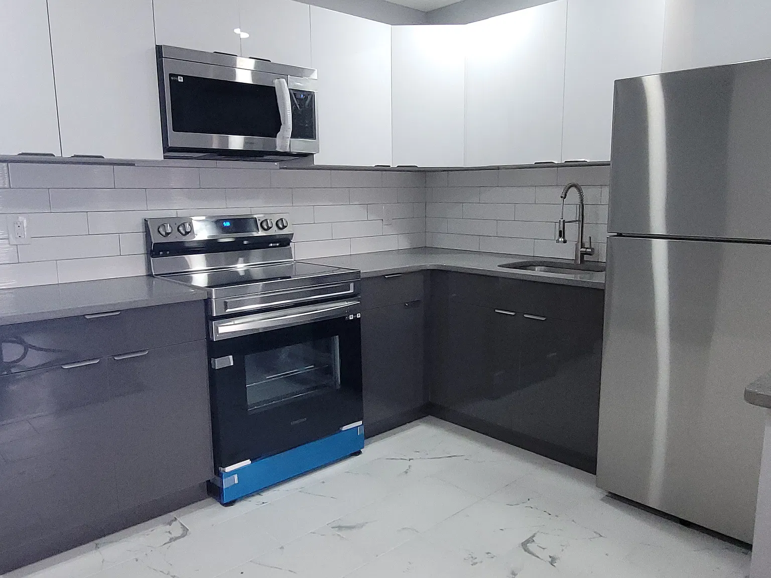 2 bed, 1000 sqft, $1,750 — Photo 1