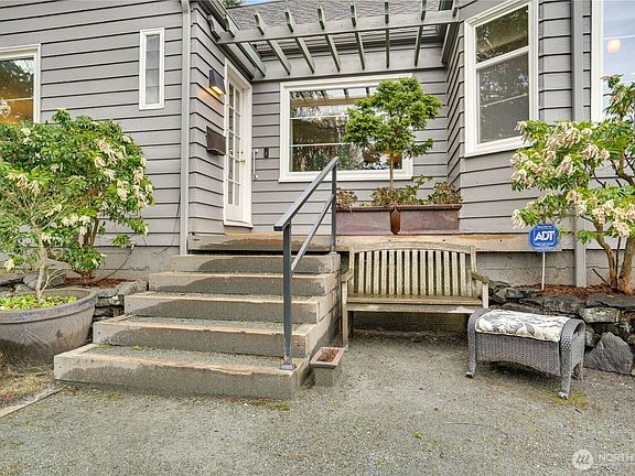 4th image of 1820 N Union Avenue