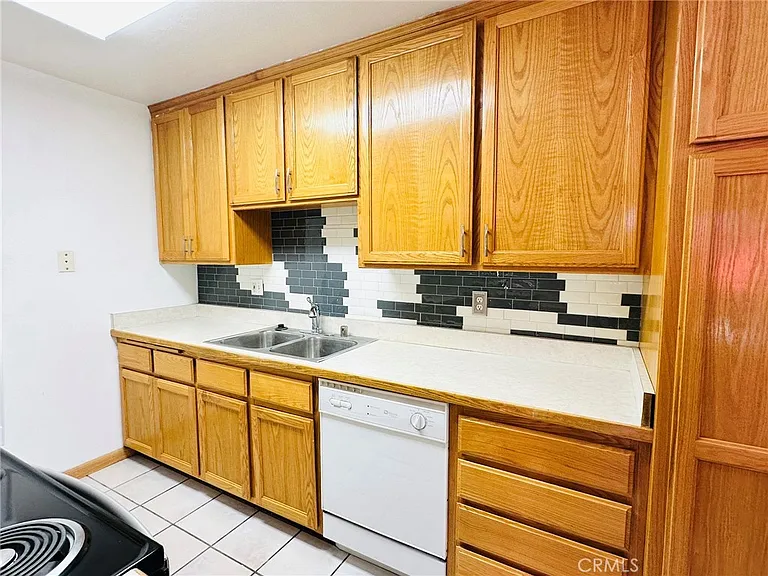 10916 Rincon St — Photo 7