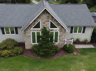 104 Deer Trace Ln, Salem, VA 24153