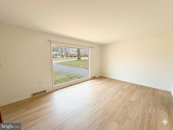 3rd image of 1010 Ficklen Rd