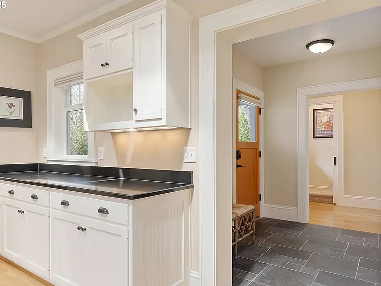 1545 Villard St — Photo 18
