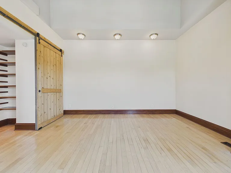 205 Logan St — Photo 5