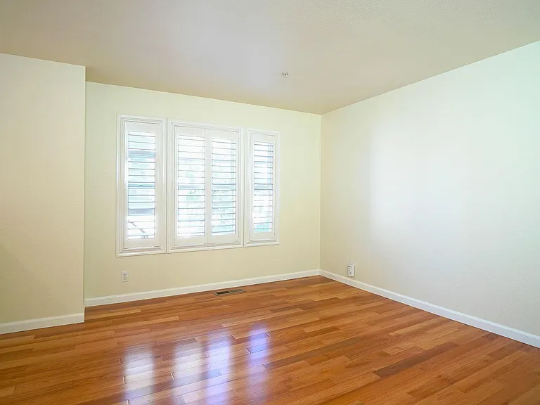558 Driscoll Pl — Photo 14