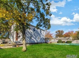 21 Carmela Ln, Commack, NY 11725