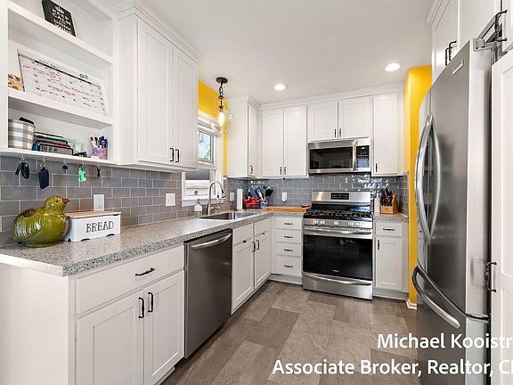 5th image of 1138 Orchard Ave SE