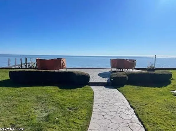 33362 Jefferson Ave, Saint Clair Shores, MI 48082