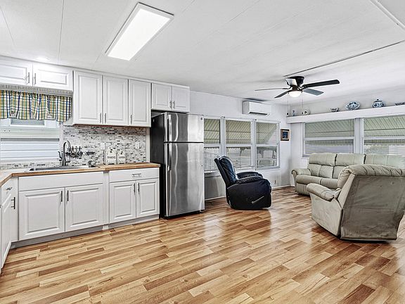3rd image of 202 Palm Drive #I