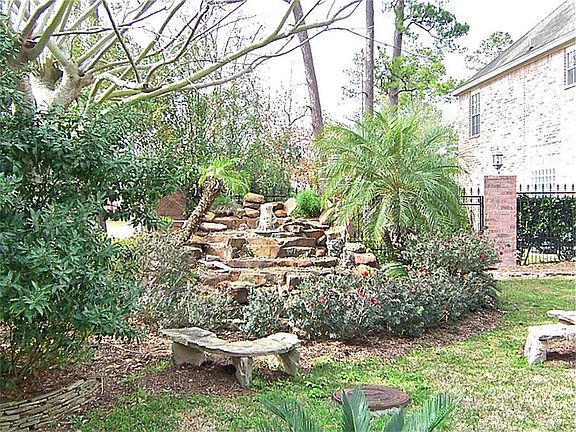 3rd image of 702 Idlewood Dr