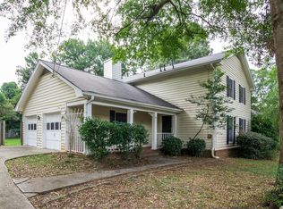 946 E Riverbend Dr SW, Lilburn, GA