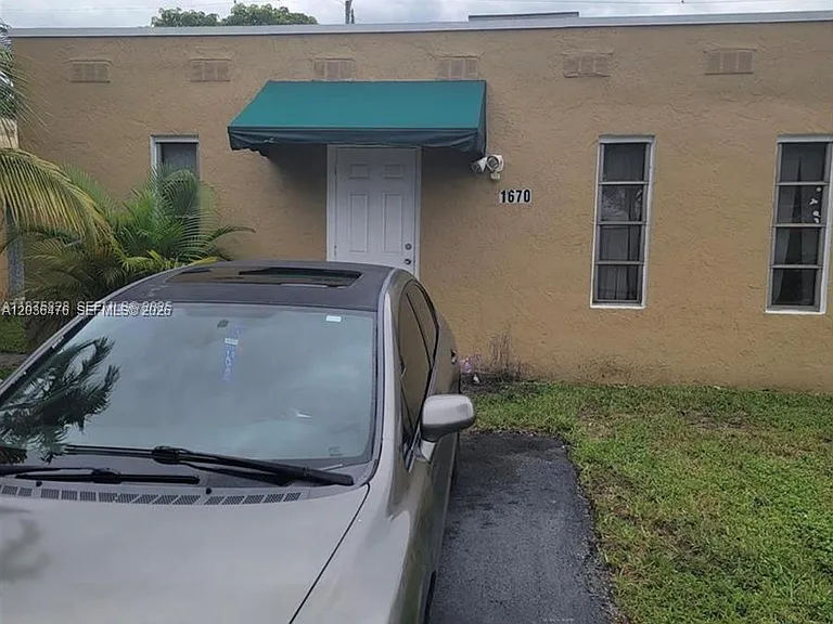 1670 Harding St #A — Photo 1