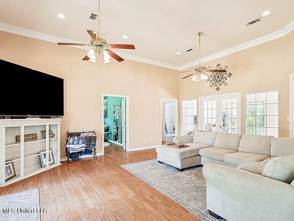 5th image of 825 Liberty Rd