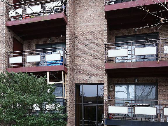 3rd image of 6034 N Wolcott Ave APT 2N
