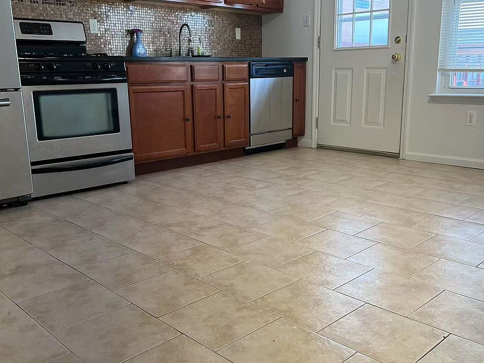 1st image of 131 Dartmouth Loop Floor 2