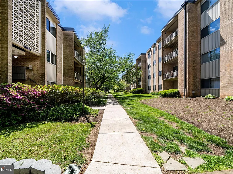 12202 Braxfield Ct #16/228 — Photo 44