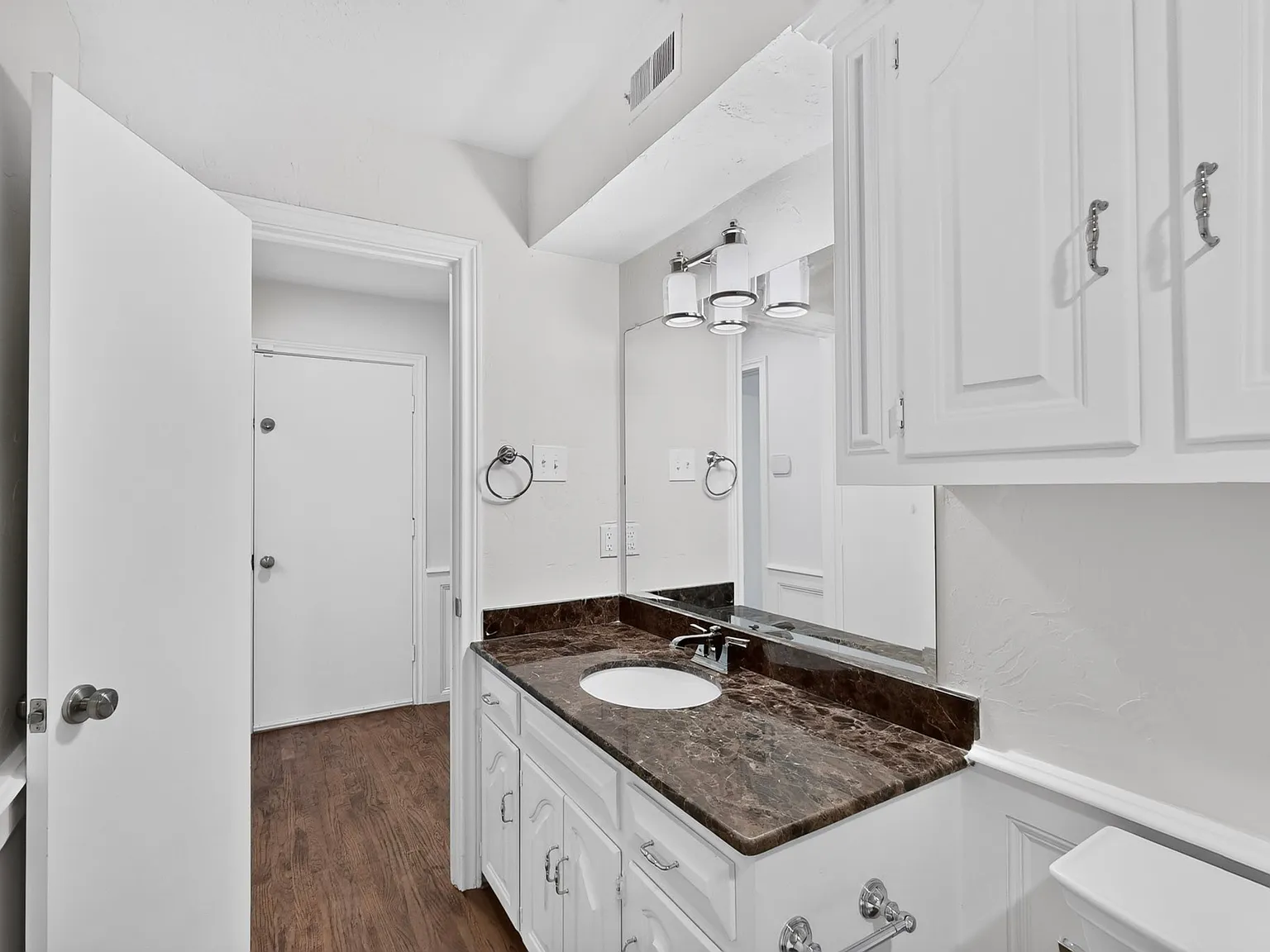 5 bed, 4.5 bath, 3640 sqft, $6,300 — Photo 3