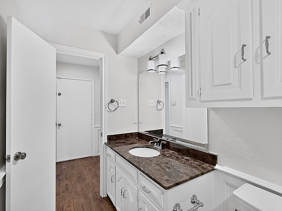 3rd image of 6911 Gateridge Dr