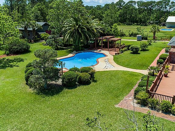 Deck, pool and pergola