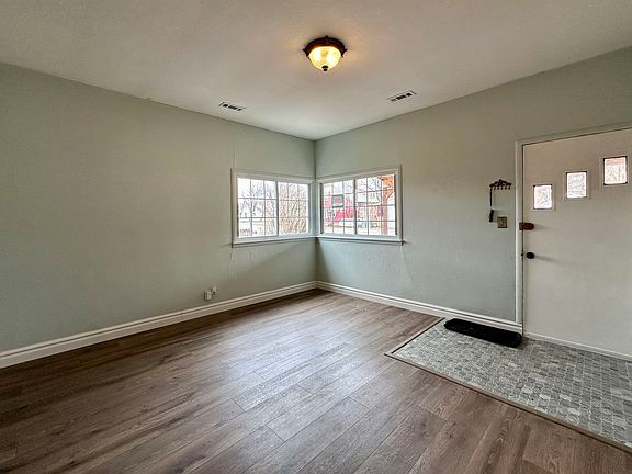 4th image of 109 Boxelder St