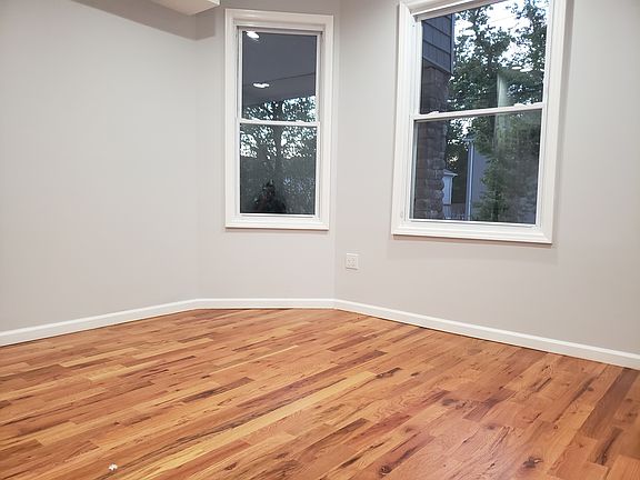 3rd image of 642 Delafield Ave Floor 1