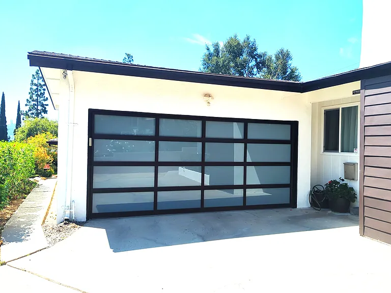 929 Rutland Ave — Photo 10