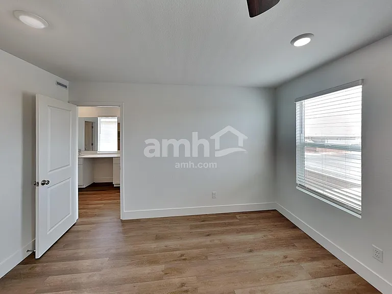 11122 Magallanes St — Photo 7