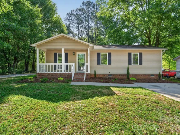 208 S Pasour St, Dallas, NC 28034