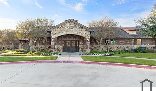4 bed, 2600 sqft, $3,400 — Photo 4