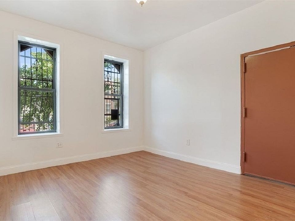 2nd image of 152 Pulaski St APT 3L