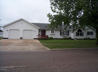306 5th St, Madison, MN 56256