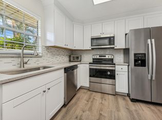 118 Amherst Ln, Lake Worth, FL 33467