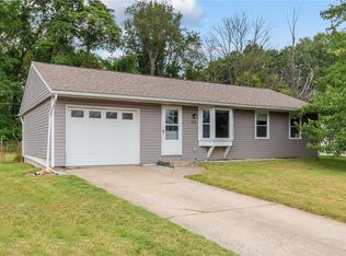 226 Pine Ridge Dr, Godfrey, IL 62035