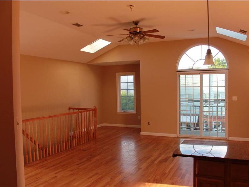 1st image of 85 Paterson St #3