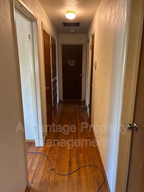 4 bed, 2.0 bath, 2624 sqft, $3,500 — Photo 4