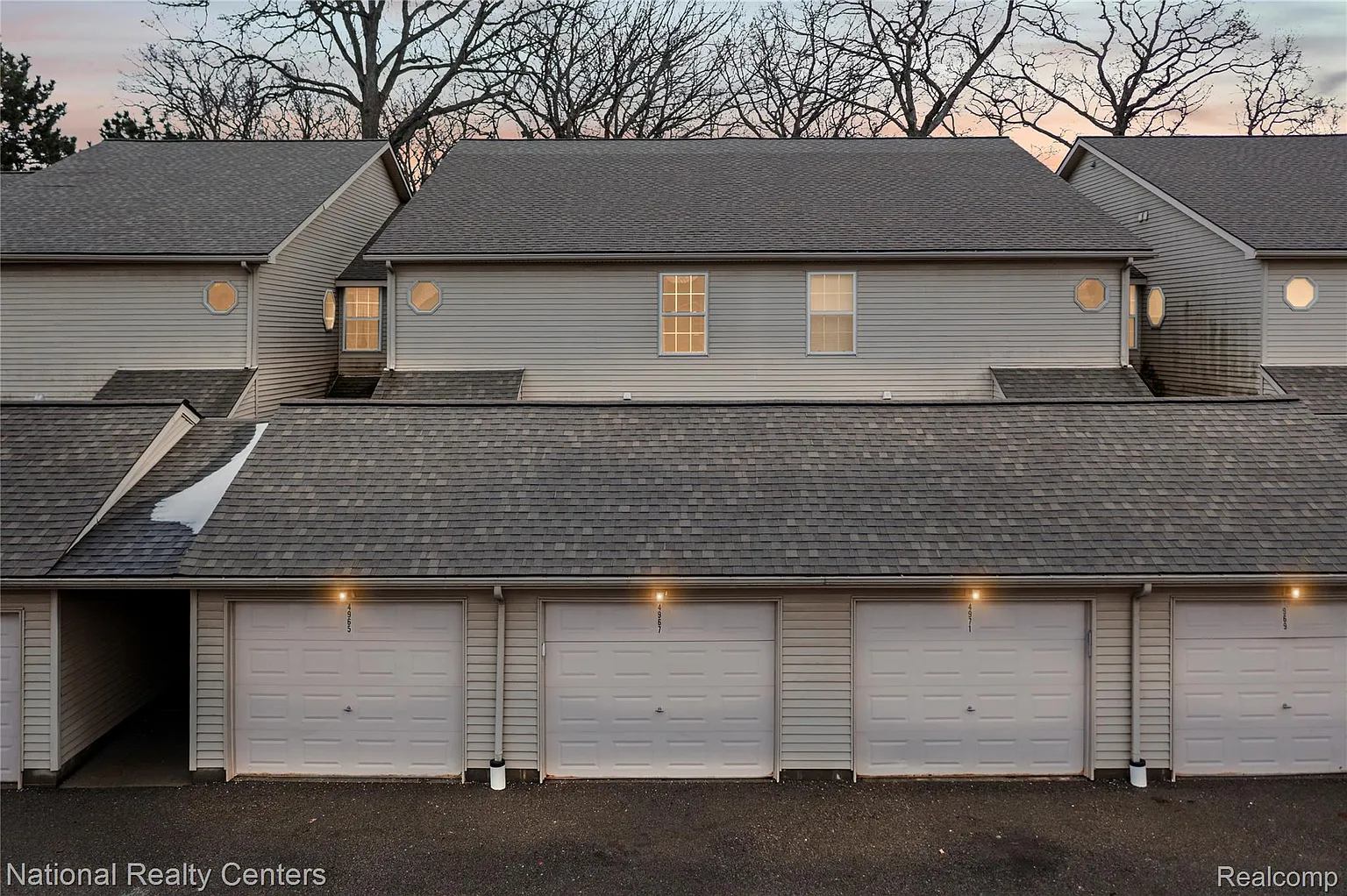 4967 Oak Hill Dr photo 1
