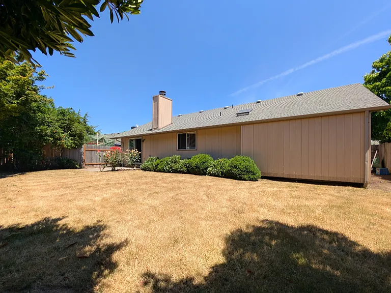 2558 Cubit St — Photo 25