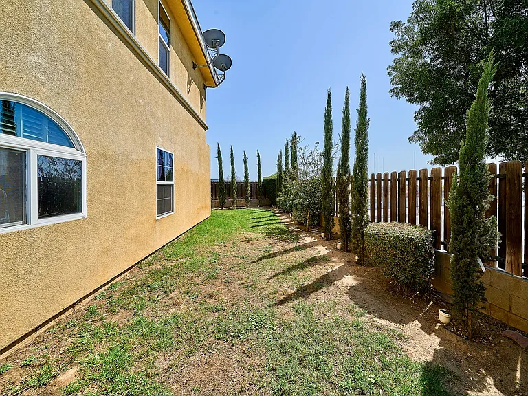 2577 Mountain Ave — Photo 42