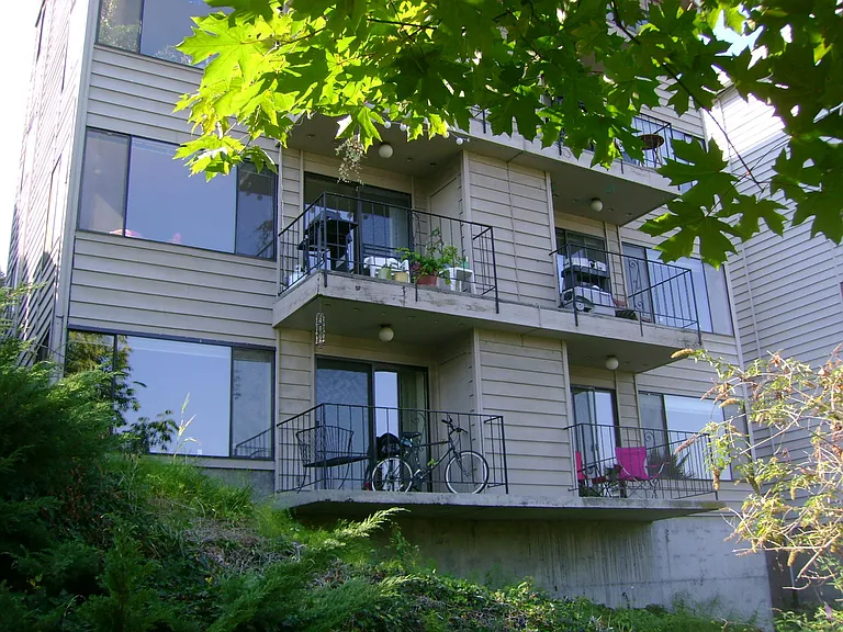 1738 Dexter Ave N #4 — Photo 27