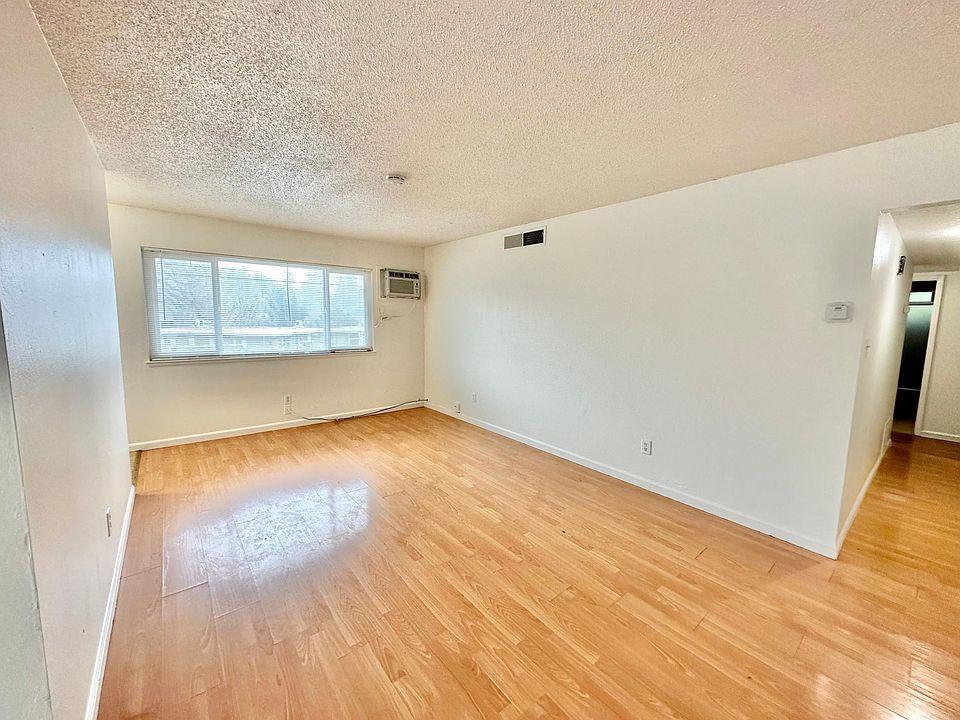 1st image of 765 Carro Dr #4