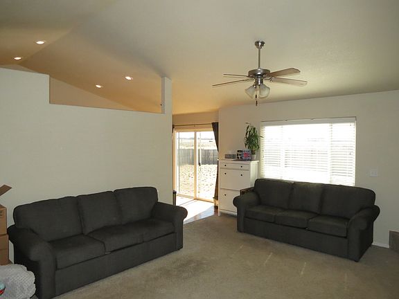 3rd image of 1918 River Creek Ct