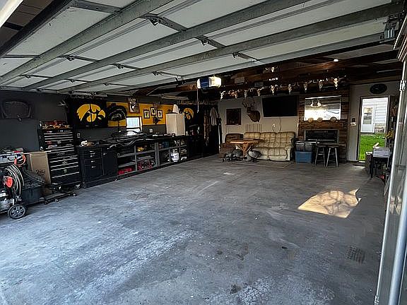 4th image of 206 S Center St
