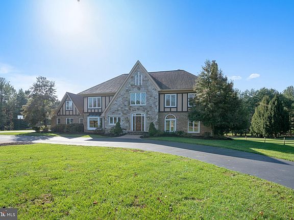 3rd image of 8904 Iverleigh Ct