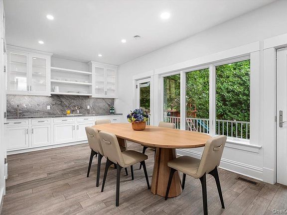 3rd image of 10 Wildwood Road