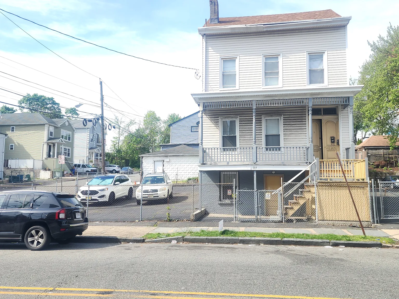 3 bed, 1000 sqft, $2,300 — Photo 2