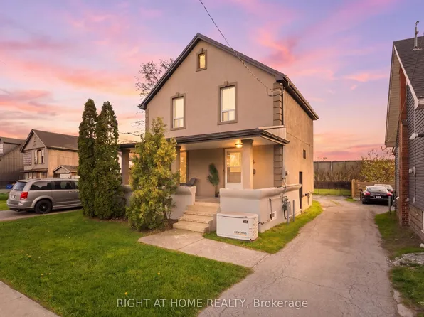 204 Beach Blvd, Hamilton, ON L8H 6V9
